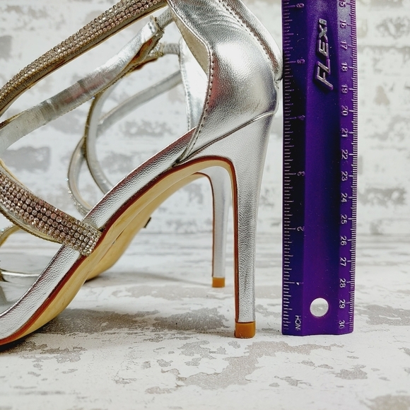 Steve Madden "Faiz" Silver Metallic Crystal Heeled Sandals I890 - Picture 9 of 14